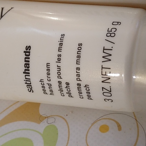 Mary Kay Satin Hands - Picture 6 of 7